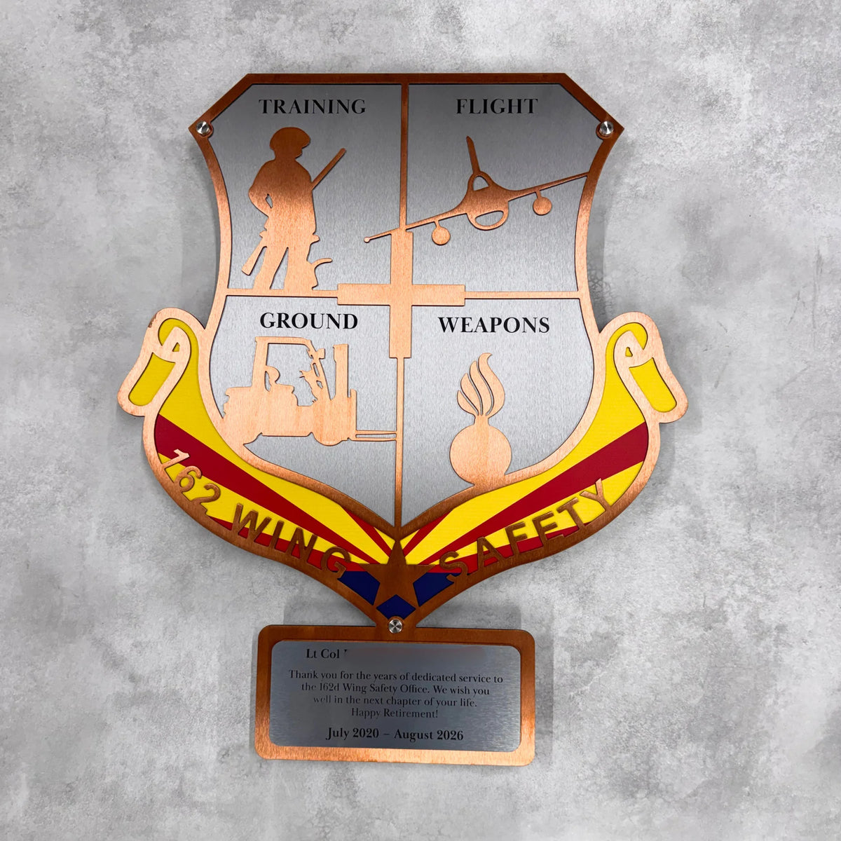 Multilayered retirement plaque